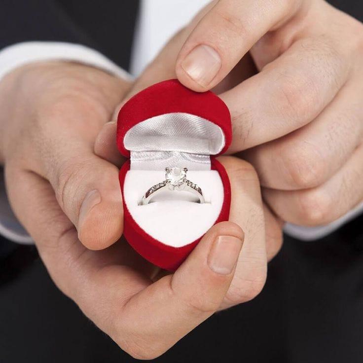 Fazer o pedido de casamento na festa